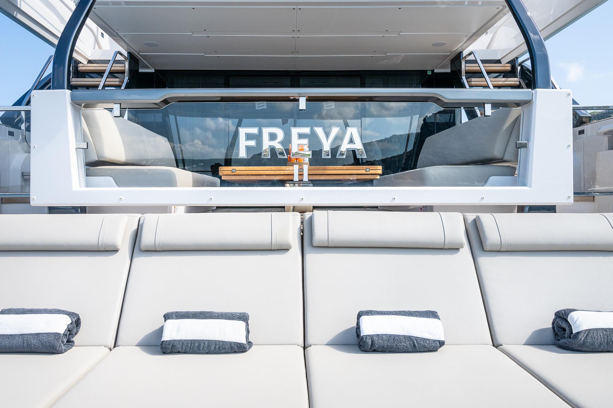 2025 FERRETTI YACHTS 1000 